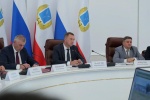 Губернатор Роман Бусаргин провёл постоянно действующее совещание с зампредами и министрами Правительства области, а также главами районов. 