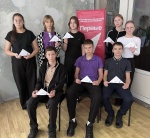 Волонтеры #ЛИГАДОБРА пишут письма на фронт