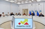 Губернатор Роман Бусаргин встретился с финалистами и победителями Всероссийского конкурса молодых управленцев «Лидеры села». 
