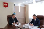 Губернатор Роман Бусаргин обсудил с главой Федоровского района Алексеем Стрельниковым развитие территории в 2024 году. 