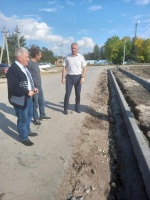 Глава Духовницкого района проинспектировал ход работ по строительству тротуаров