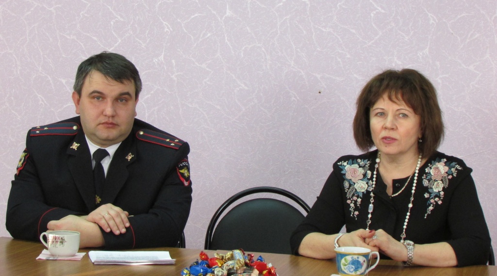 Дух Участковый и нотариус на мероприятии в ЦСЗН.jpg